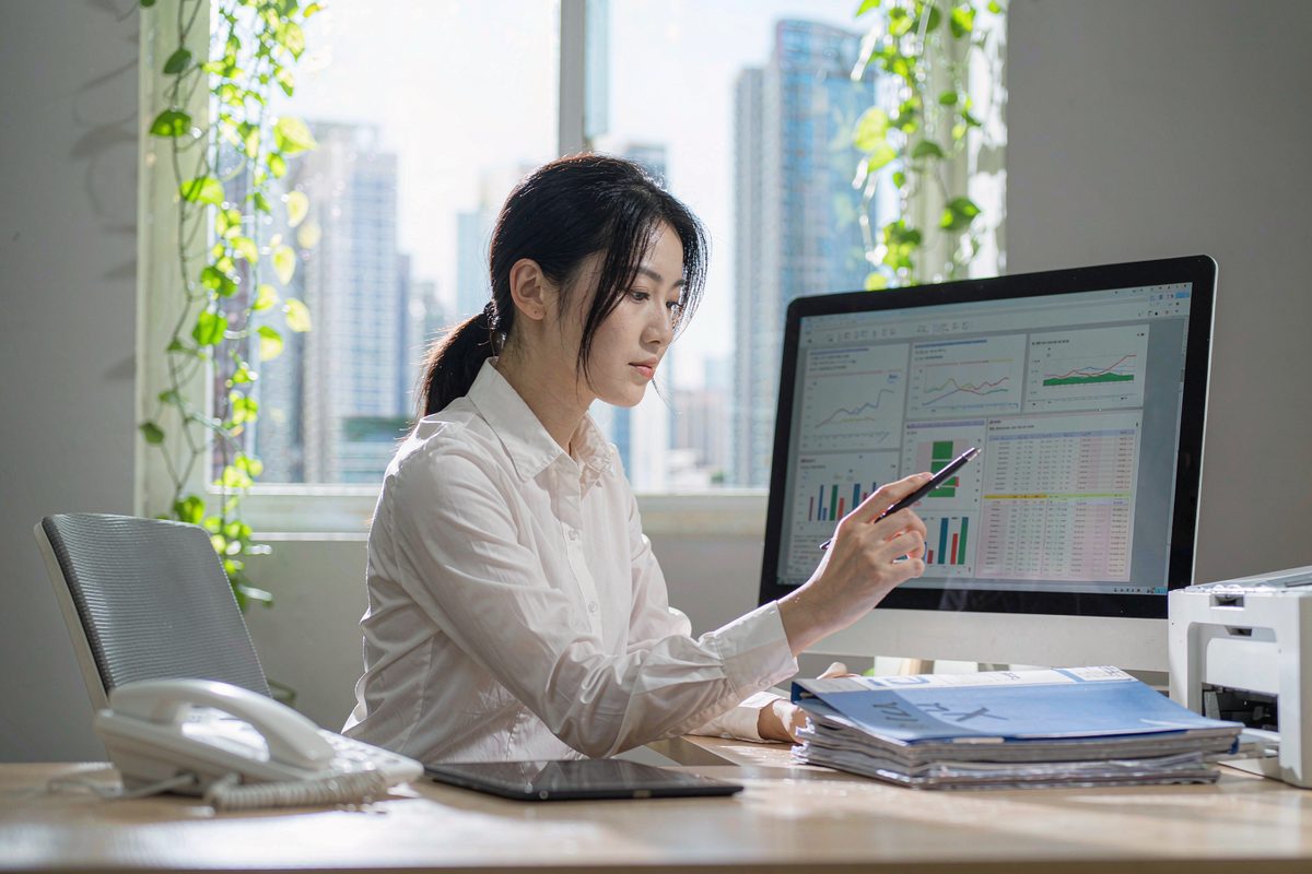 财税顾问分析税务报表与风险体检